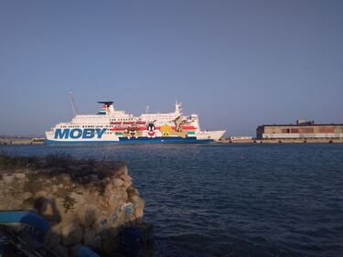 La nave Moby Zaza a Porto Empedocle 2