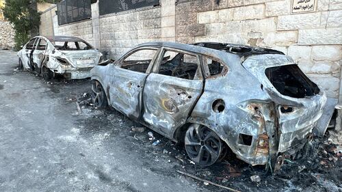  macchine palestinesi date alle fiamme dai coloni 