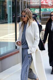 Gigi Hadid nuda sul cavallo 35