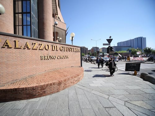 Torino, il commesso del minimarket che ha abusato delle 13enne andrà in carcere. La decisione del Riesame