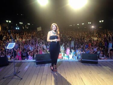 Cristina D'Avena, un'estate di concerti per l'Italia 8