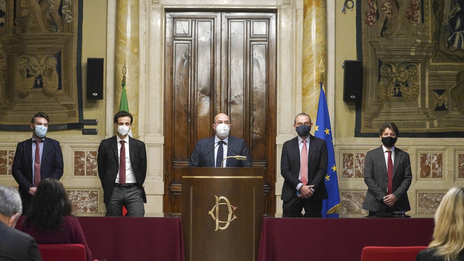 Le trappole di Pd e M5s sulla strada di SuperMario. Piovono già i diktat su Mes, patrimoniale e reddito di cittadinanza