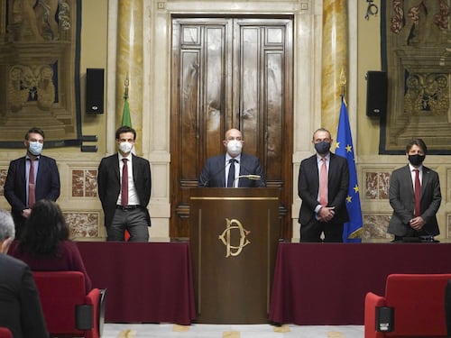 Le trappole di Pd e M5s sulla strada di SuperMario. Piovono già i diktat su Mes, patrimoniale e reddito di cittadinanza
