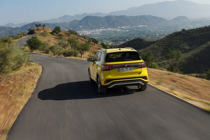 Nuova Volkswagen T-Cross 2023: le immagini del restyling 4