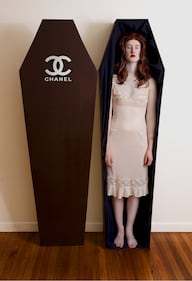 Quanto soffrono le donne: le foto-denuncia di Jessica Ledwich 12