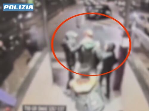 Rapina choc nella metro: giovani egiziani usano spray urticante per derubare un minorenne