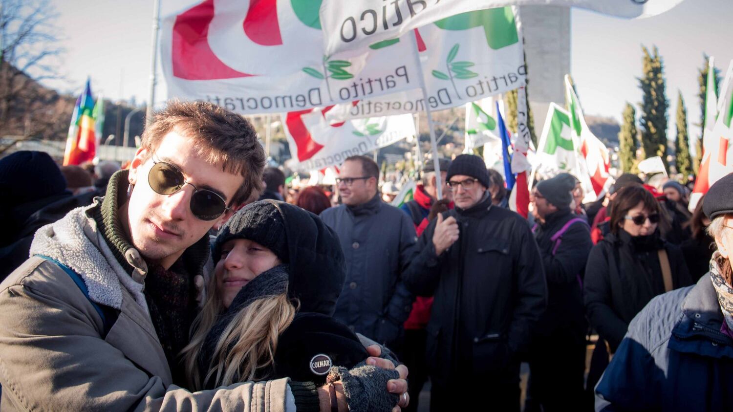 La sinistra finge unità con due slogan anti fascisti