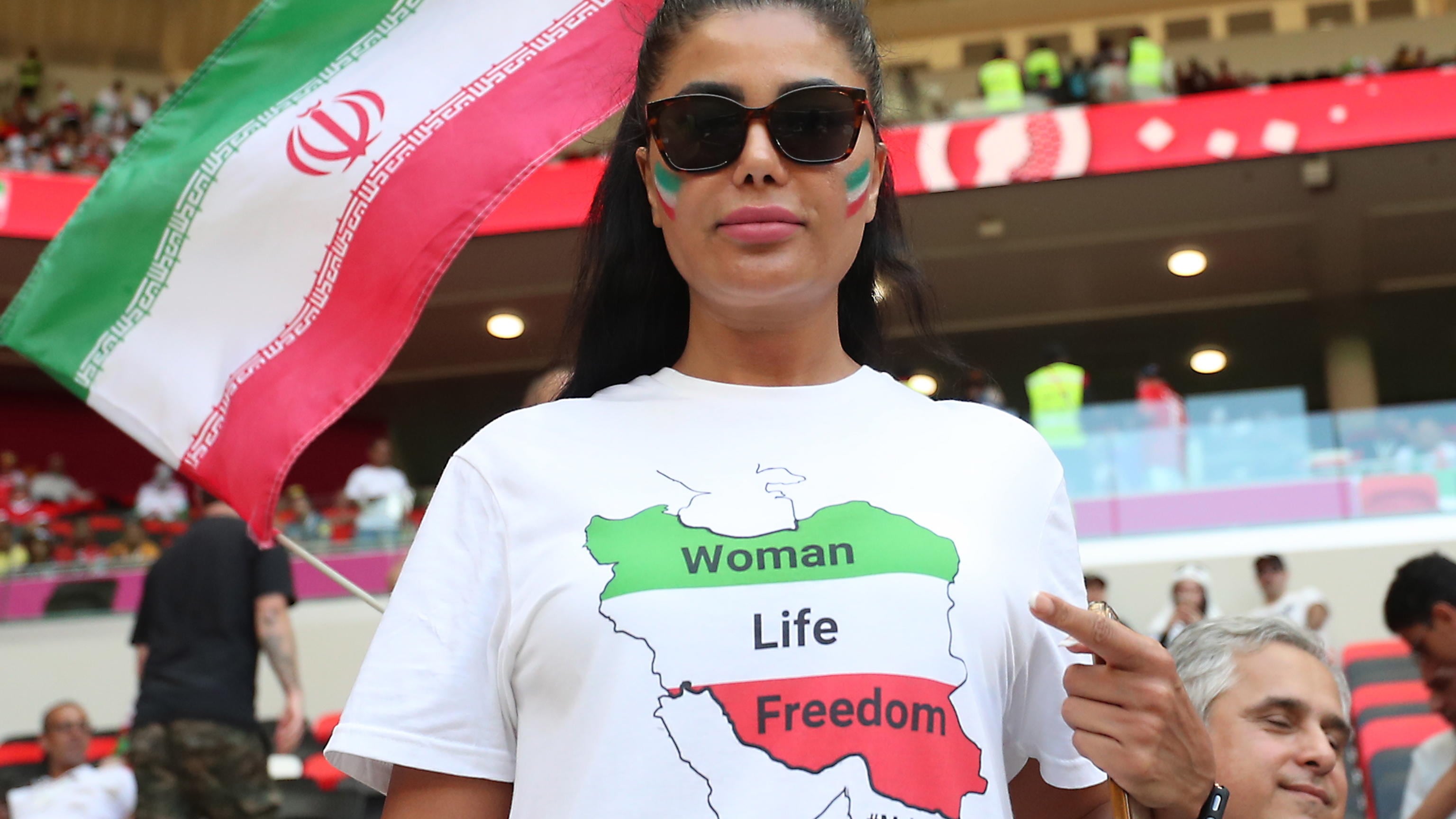 Iran contro il "grande Satana" Usa: il regime soffia sul fuoco