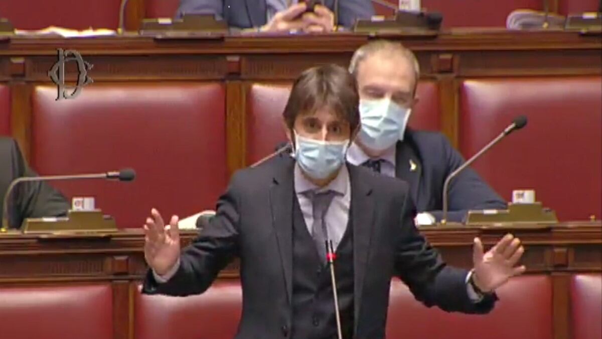 "È vietato dire 'boldrinata'?". E scoppia la bagarre in Aula