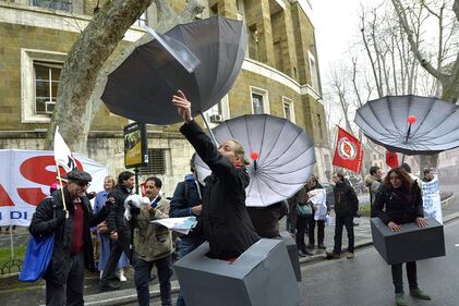 Roma, i Cobas manifestano contro Obama 5