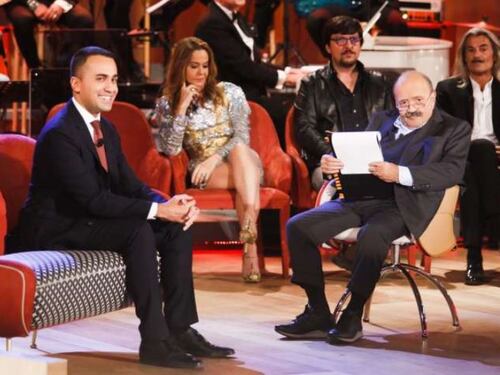 "Orgoglioso di Conte...". E al "Costanzo Show" il pubblico rumoreggia