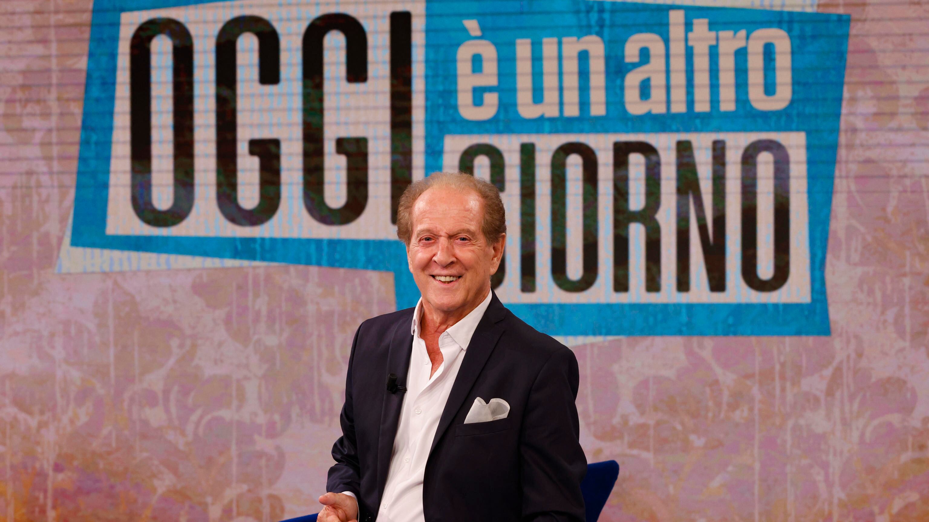 "La cattiveria nella vita di molti...". La frecciata di Memo Remigi sui social