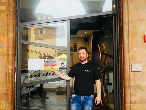 Governo, il cartello del bar contro i tedeschi
