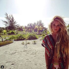Ashley Benson sexy al mare 13