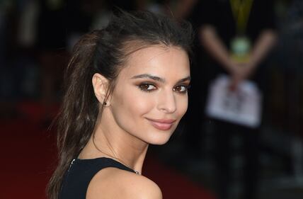 Emily Ratajkowski, lato b bollente sui social 17