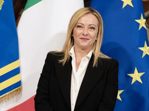 "Da pericolo a leader più popolare dell'Ue". Anche il Times incorona Meloni