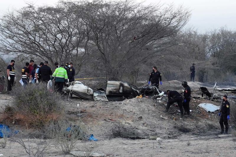 Il vento forte e l’ala spaccata, i dubbi sulla manutenzione, l’assenza della scatola nera: tutto ciò che non torna sull’incidente aereo in Perù