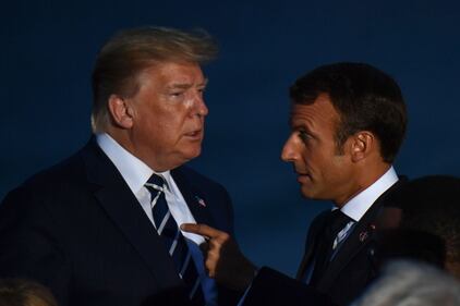 A Biarritz stretta di mano tra Macron e Trumo  2