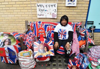 Fans aspettano la nascita del royal baby fuori dall'ospedale 6