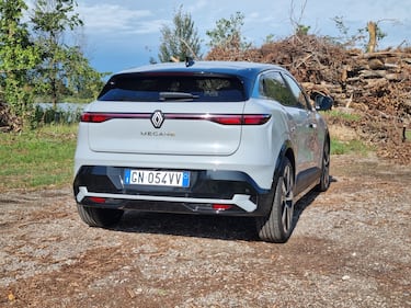 Renault Megane E-Tech Electric: guarda la gallery del crossover ibrido 11