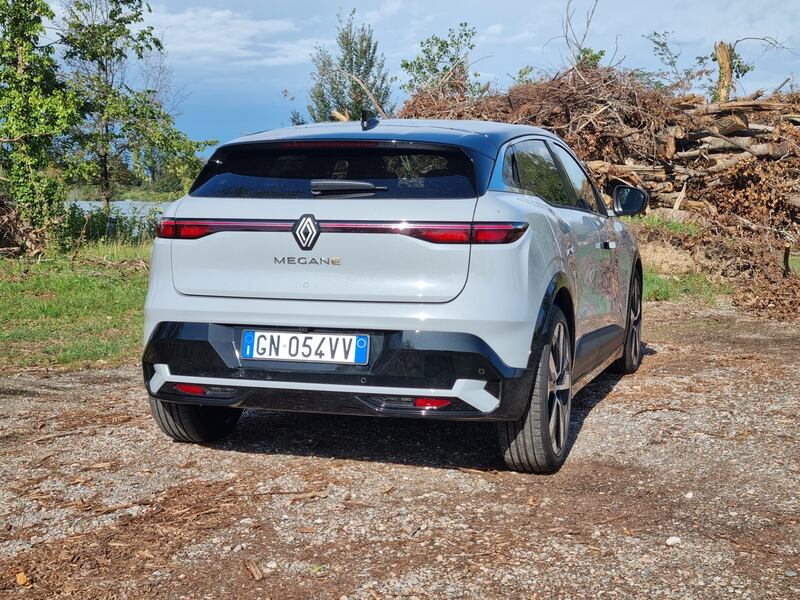 Renault Megane E-Tech Electric: guarda la gallery del crossover ibrido 11