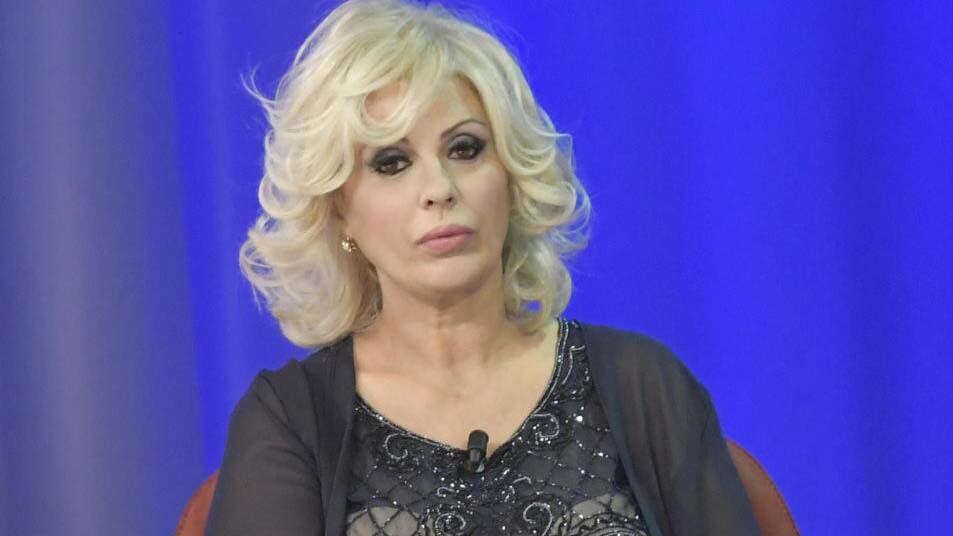 "Togliti l'ovatta tra le gambe". Lite in diretta a Uomini e Donne