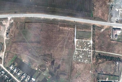 Le immagini satellitari delle fosse comuni di Mariupol 2