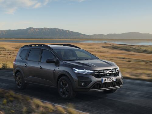 Dacia Jogger Hybrid, arriva in Italia a partire da 25.200 euro