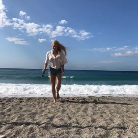 Michelle Hunziker, sfida di baci con Belen Rodriguez 29