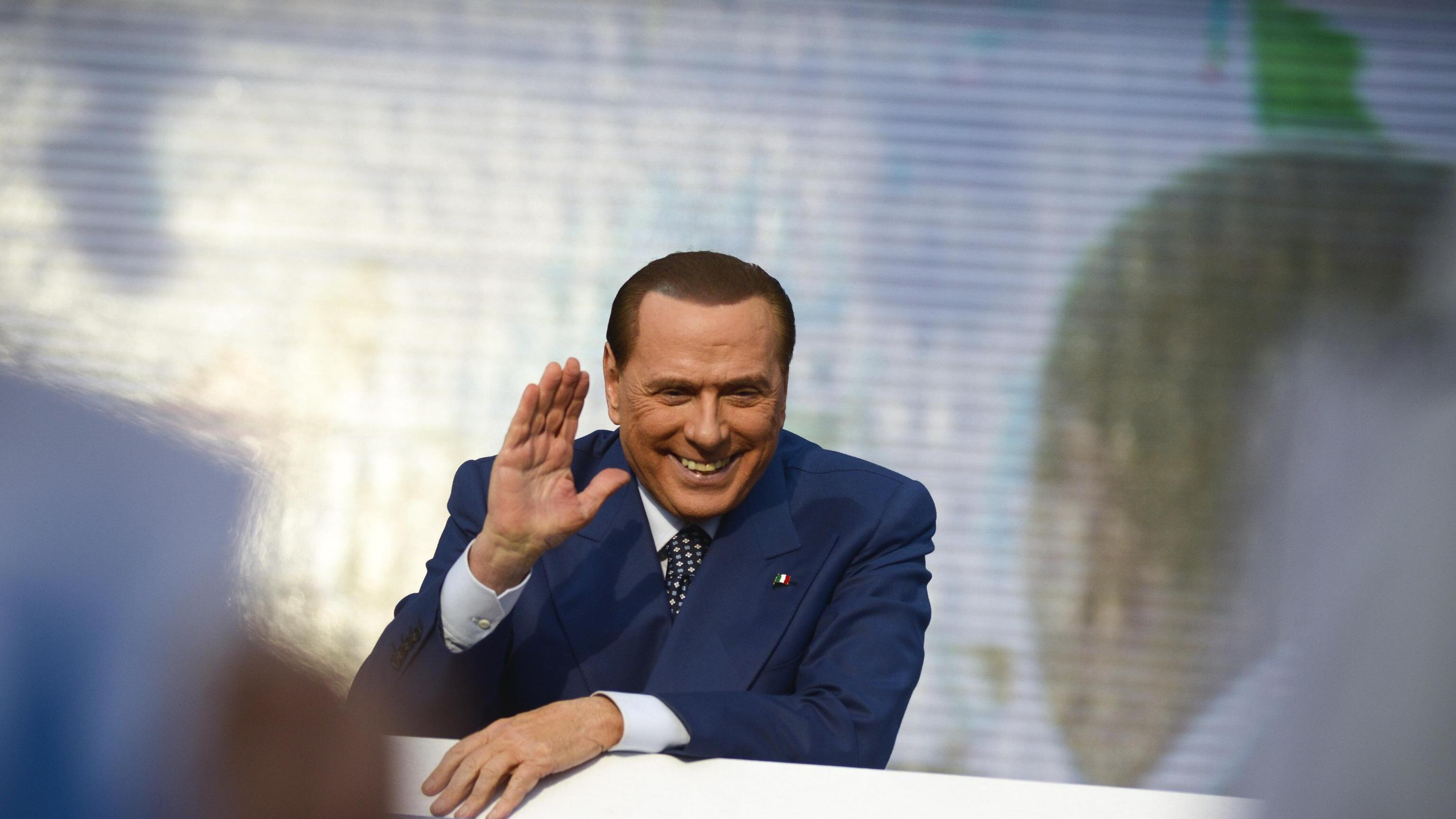 Cav ad Arcore con Letta e legali: le ipotesi per restare in campo