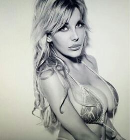 Charlotte Caniggia, lato B da urlo nella spa 3