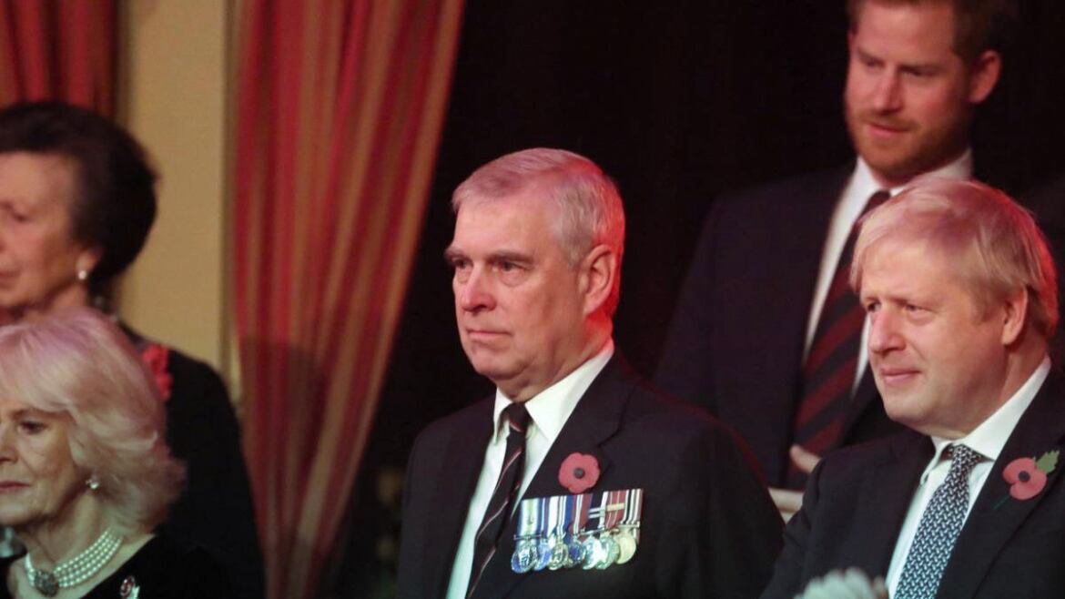 Caso Epstein, Andrea "taglia fuori" la Regina