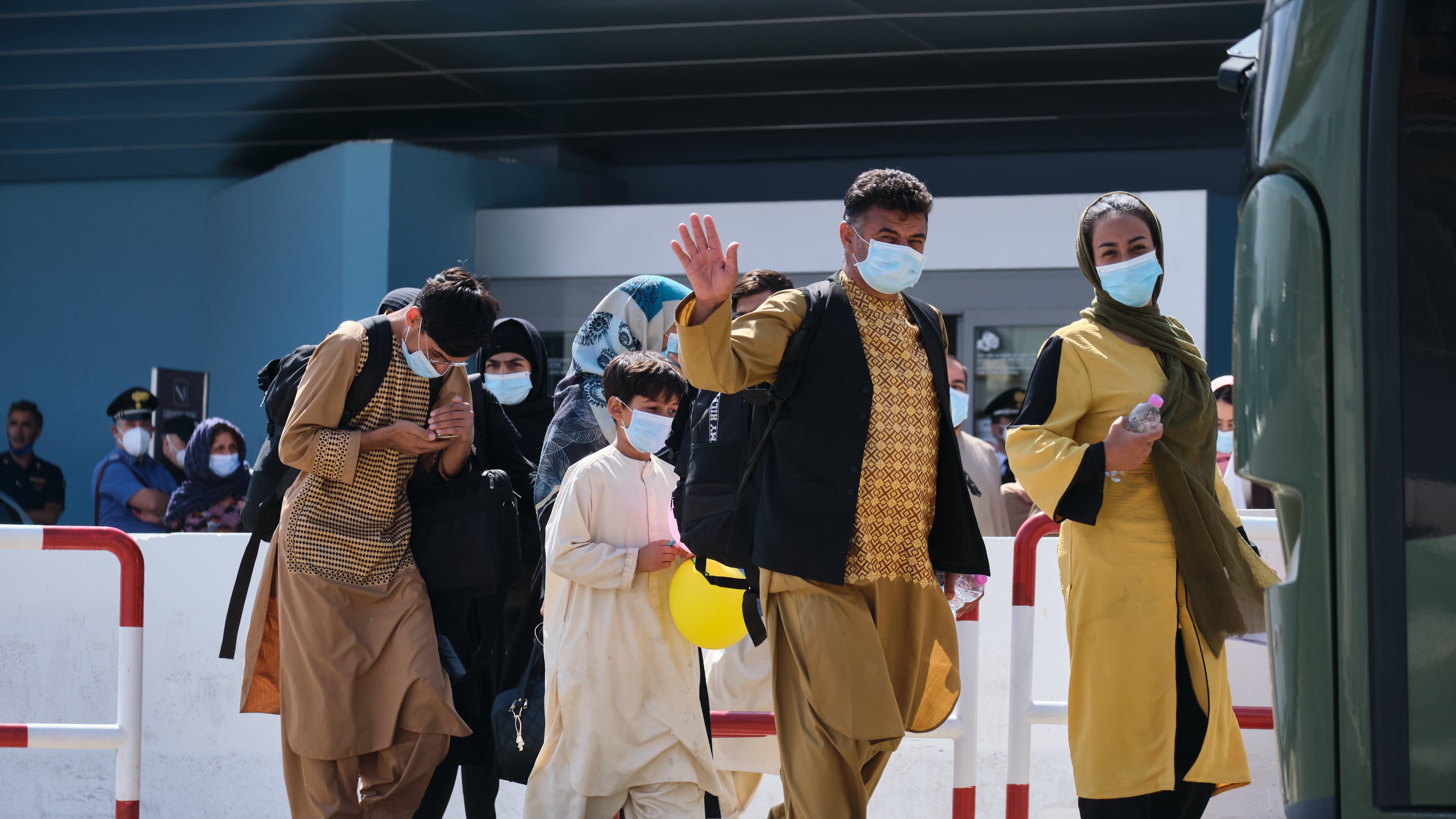 Kabul, è il giorno dell'addio. Razzi contro l'aeroporto fermati dallo scudo americano