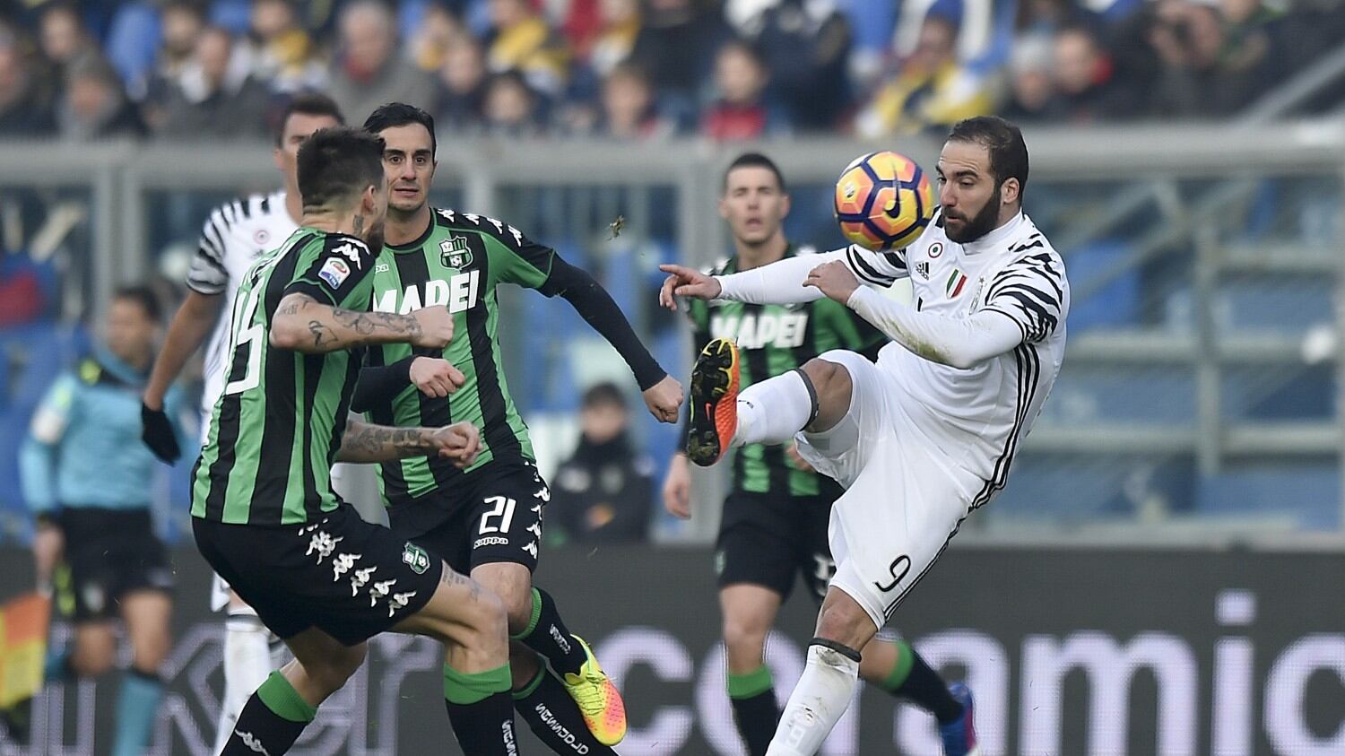 La Juve superoffensiva vince la terza di fila e torna in fuga scudetto