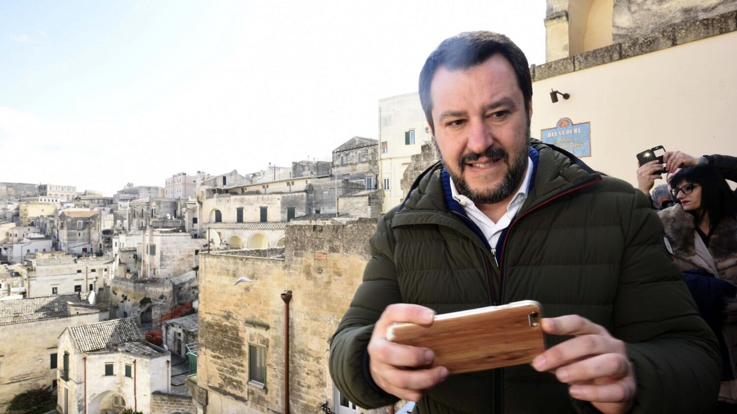 "Il voto è un referendum. Chi non ci sostiene farà passare lo ius soli"