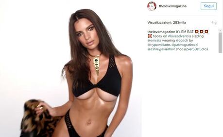 Emily Ratajkowski bollente per Natale 6