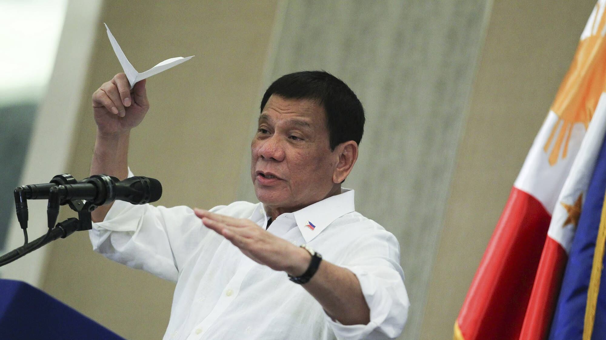 Duterte contro revisori dei conti pubblici: "Vanno torturati"