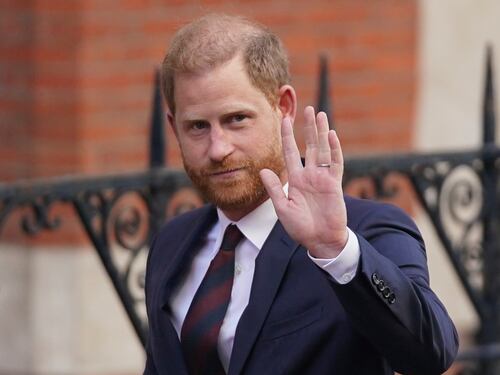 Il principe Harry nei guai: lo denuncia l’ente benefico da lui fondato in onore della madre