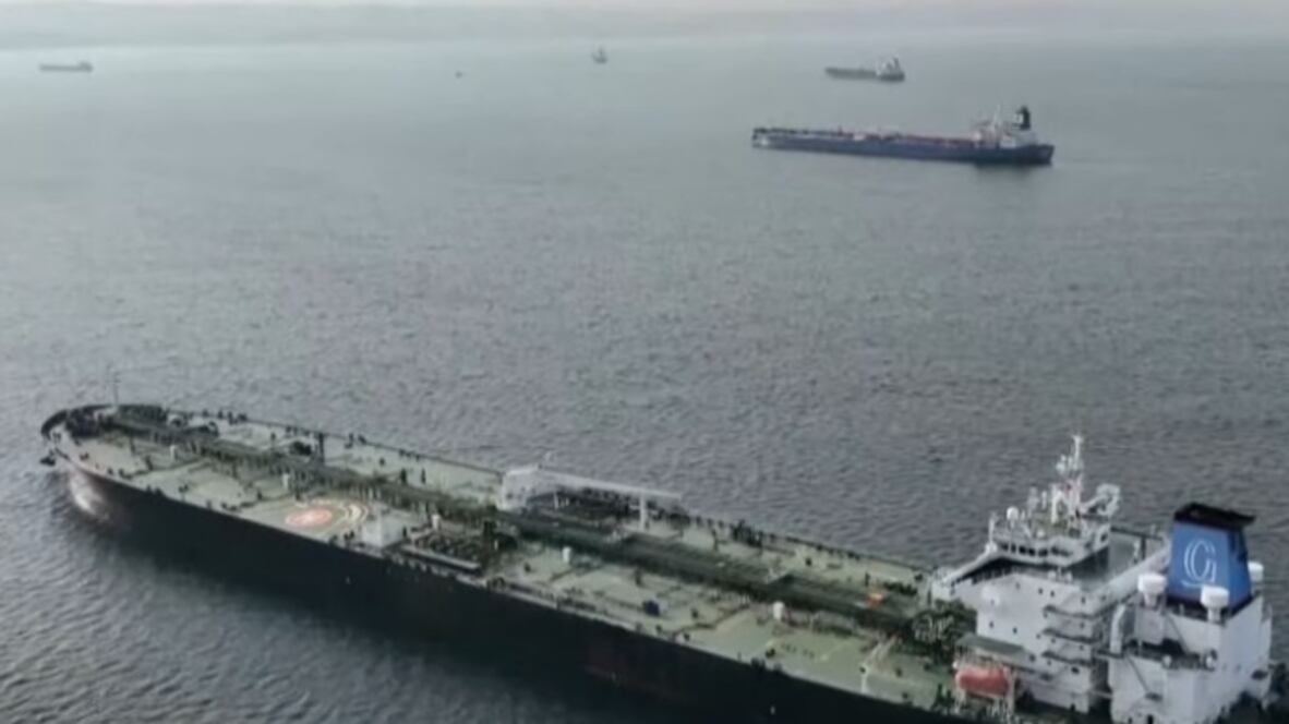 La flotta fantasma russa e la rotta del Mediterraneo: così Putin aggira le sanzioni e beffa l'Occidente