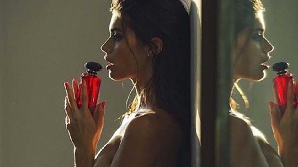 Sara Sampaio completamente nuda