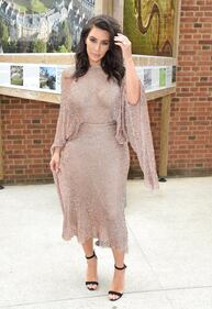 Kim Kardashian torna sui social con un seno esplosivo 27