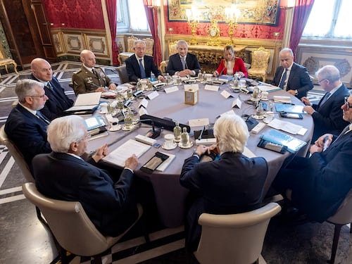 "L'Italia mai in guerra, ma ok alle basi"