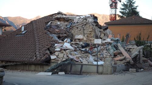 Lady Gaga per il terremoto: foto 36