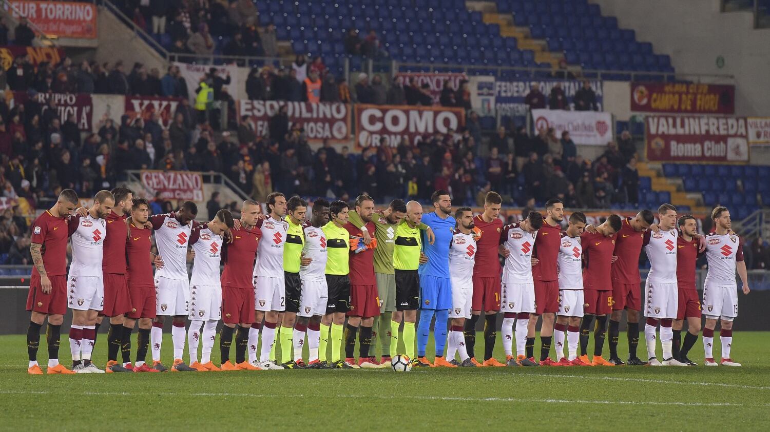La Roma vince nel ricordo di Astori: Torino ko 3-0 e terzo posto consolidato