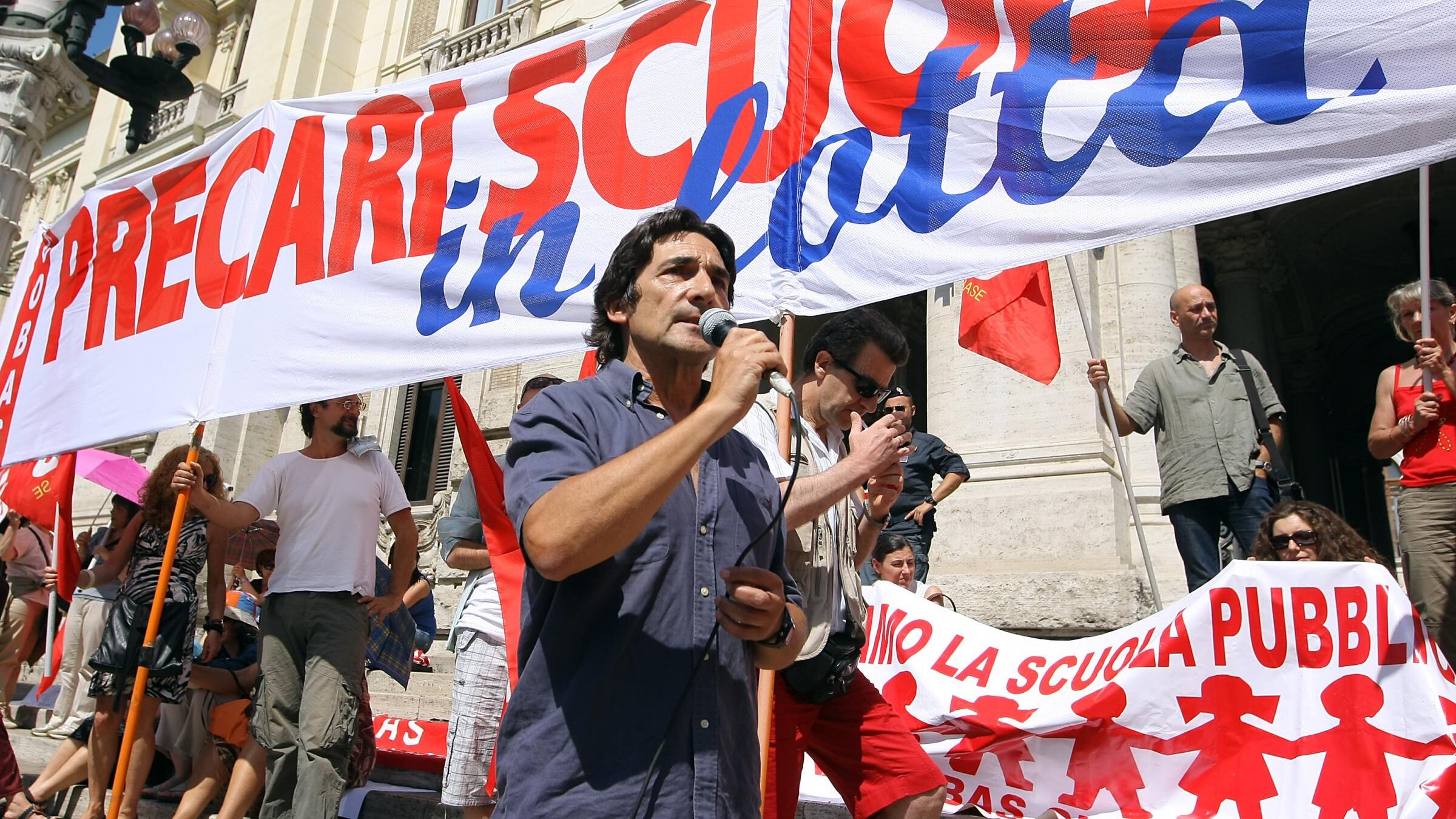 Scuola, solo 1 precario su 5 farà le valigie. I colleghi: "Non lamentatevi, si va dove c'è lavoro"