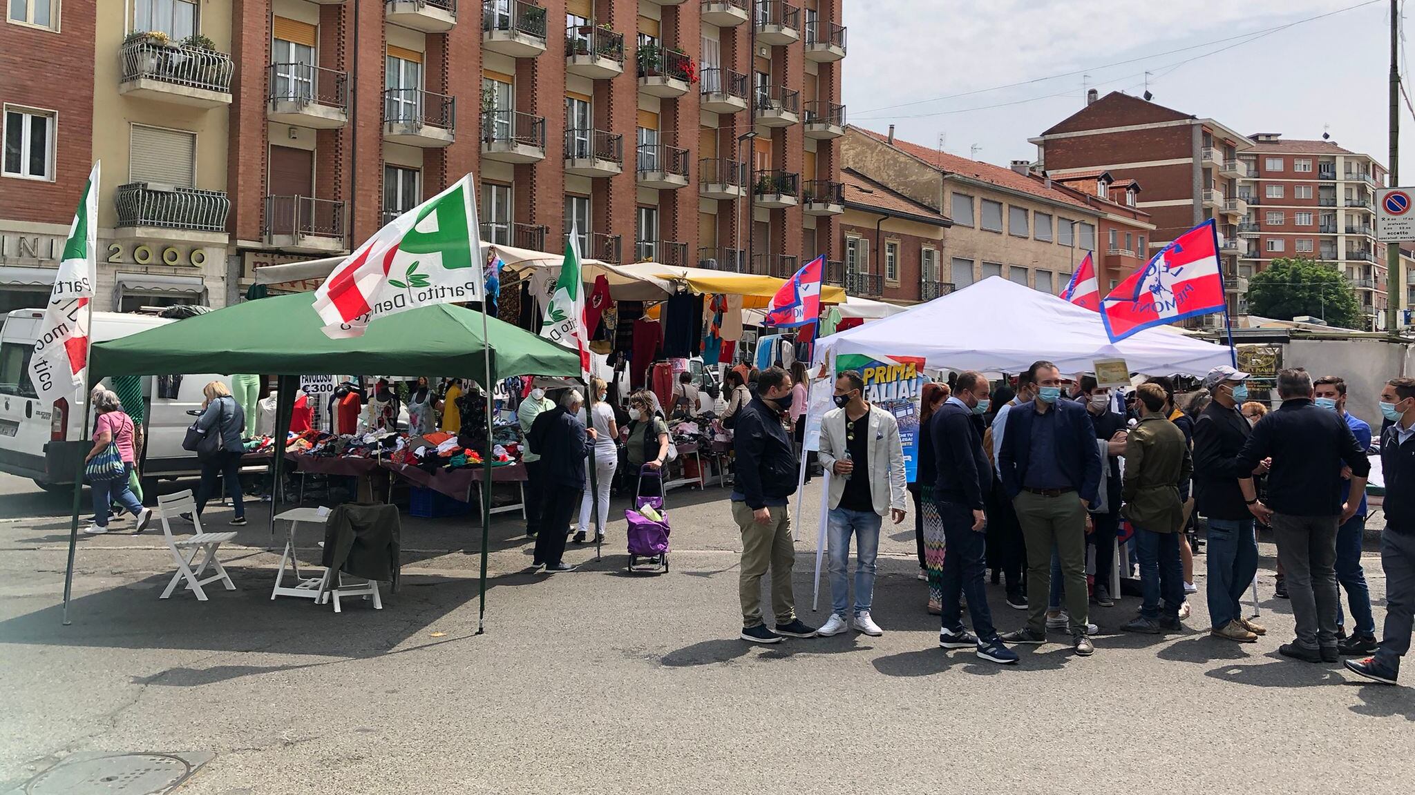 Schiaffo della Lega al Pd. Il gazebo "rosso" è vuoto