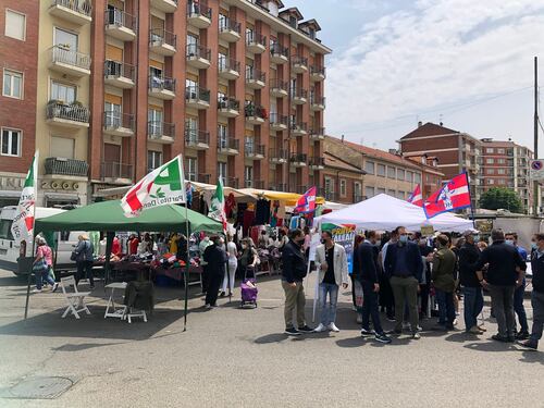 Schiaffo della Lega al Pd. Il gazebo "rosso" è vuoto