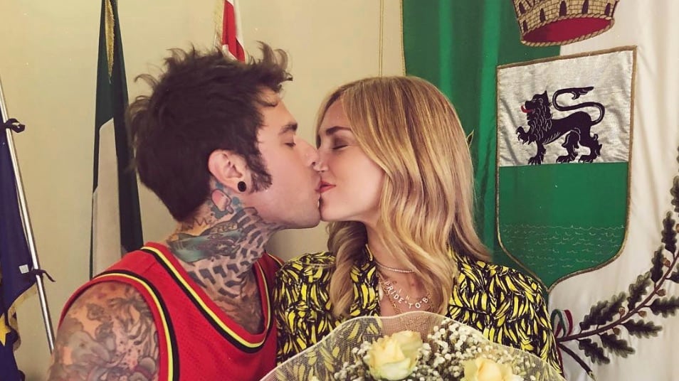 Fedez e Chiara Ferragni: "Niente regali ma un aiuto ai fan"
