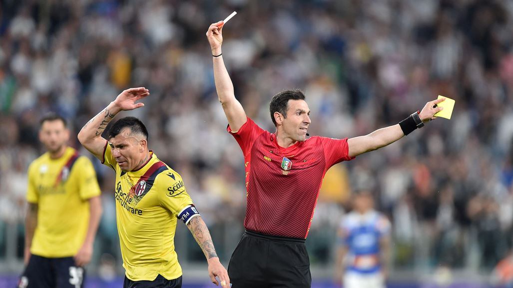 "Siete della Juventus", l'ira di Medel sull'arbitro Sacchi