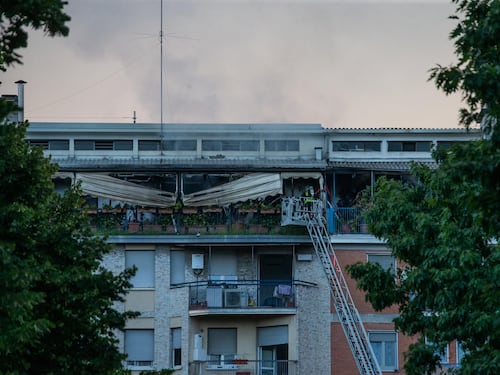 Incendio in uno stabile a Milano, morti una donna e un uomo